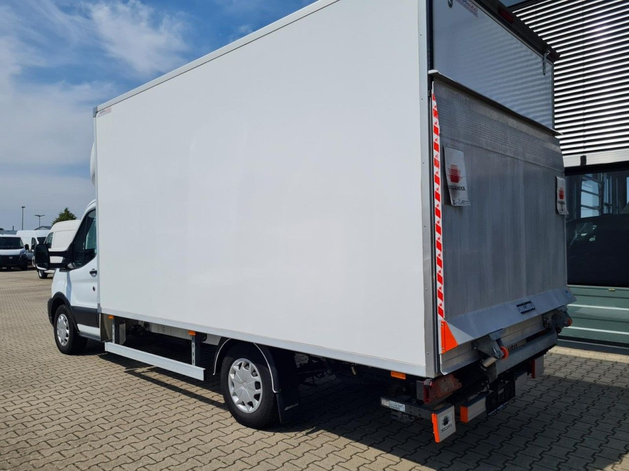 Ford Transit 350 Möbel Koffer LBW Trend AG KLIMA TEMP - Dobozos kisteherautó: 5 kép. Ford Transit 350 Möbel Koffer LBW Trend AG KLIMA TEMP - Dobozos kisteherautó: 5 kép.