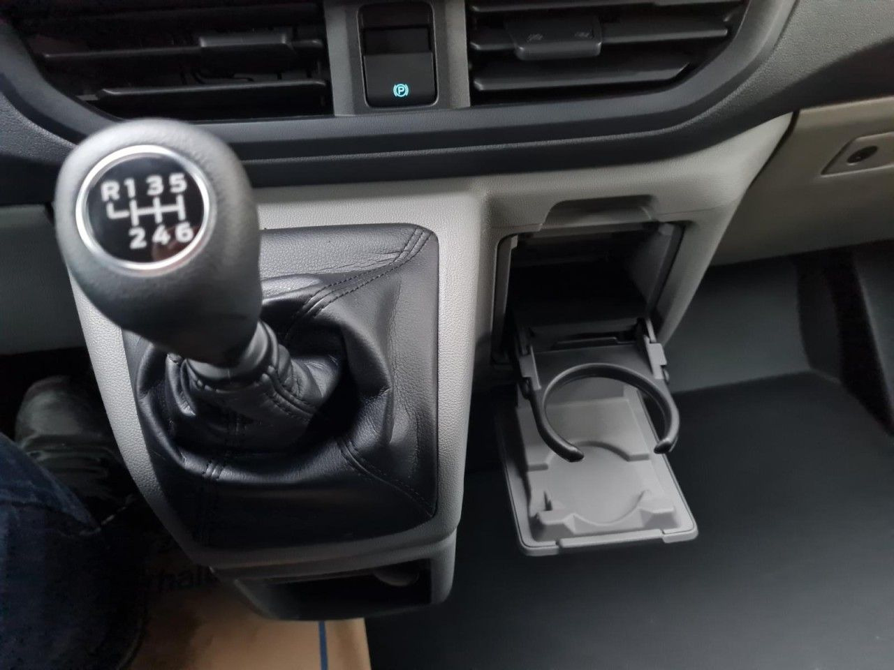 Autó Ford Transit Custom Kombi 320 L2 Trend 9 Sitze KAMERA: 21 kép.