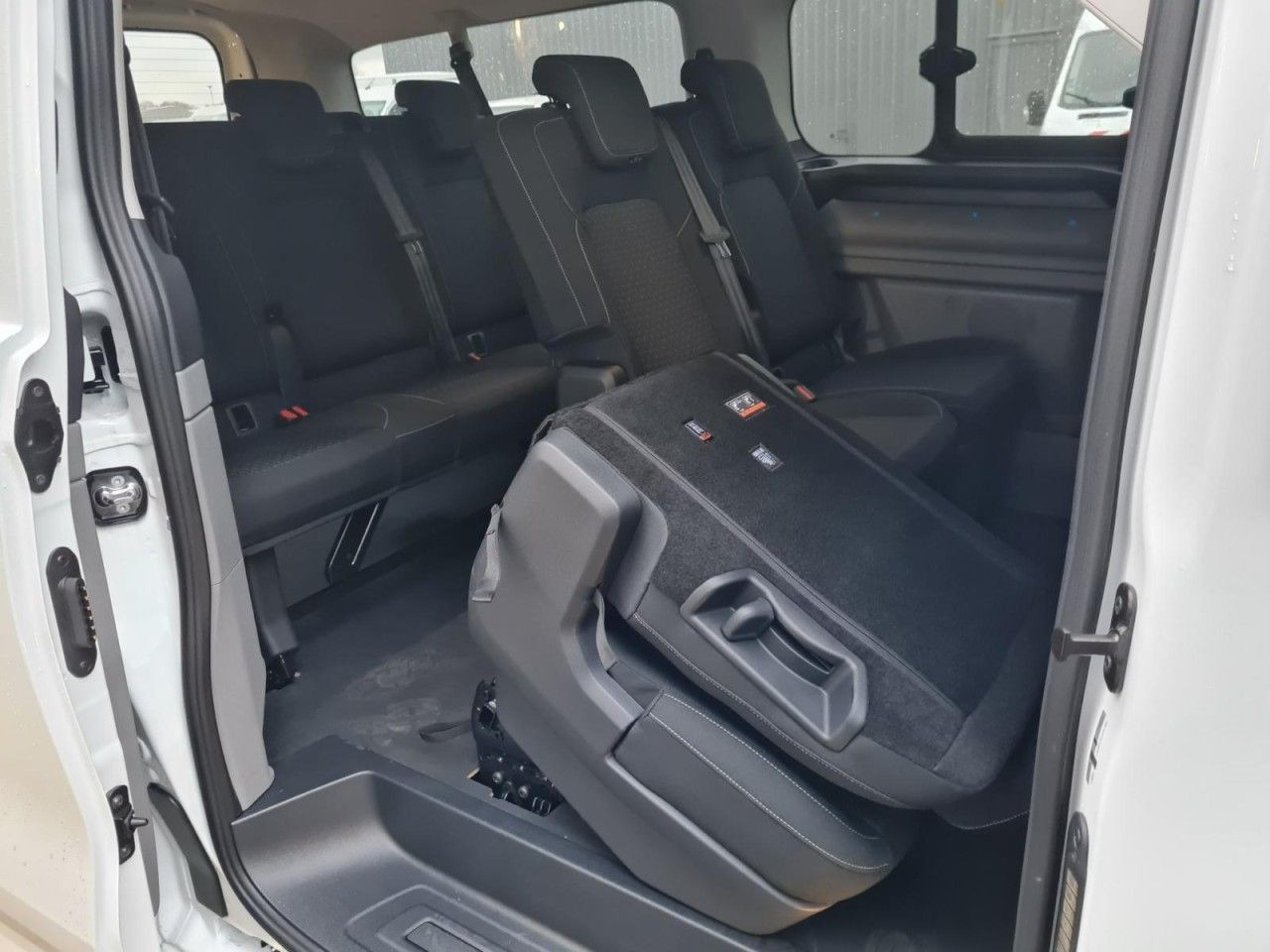 Autó Ford Transit Custom Kombi 320 L2 Trend 9 Sitze KAMERA: 15 kép.