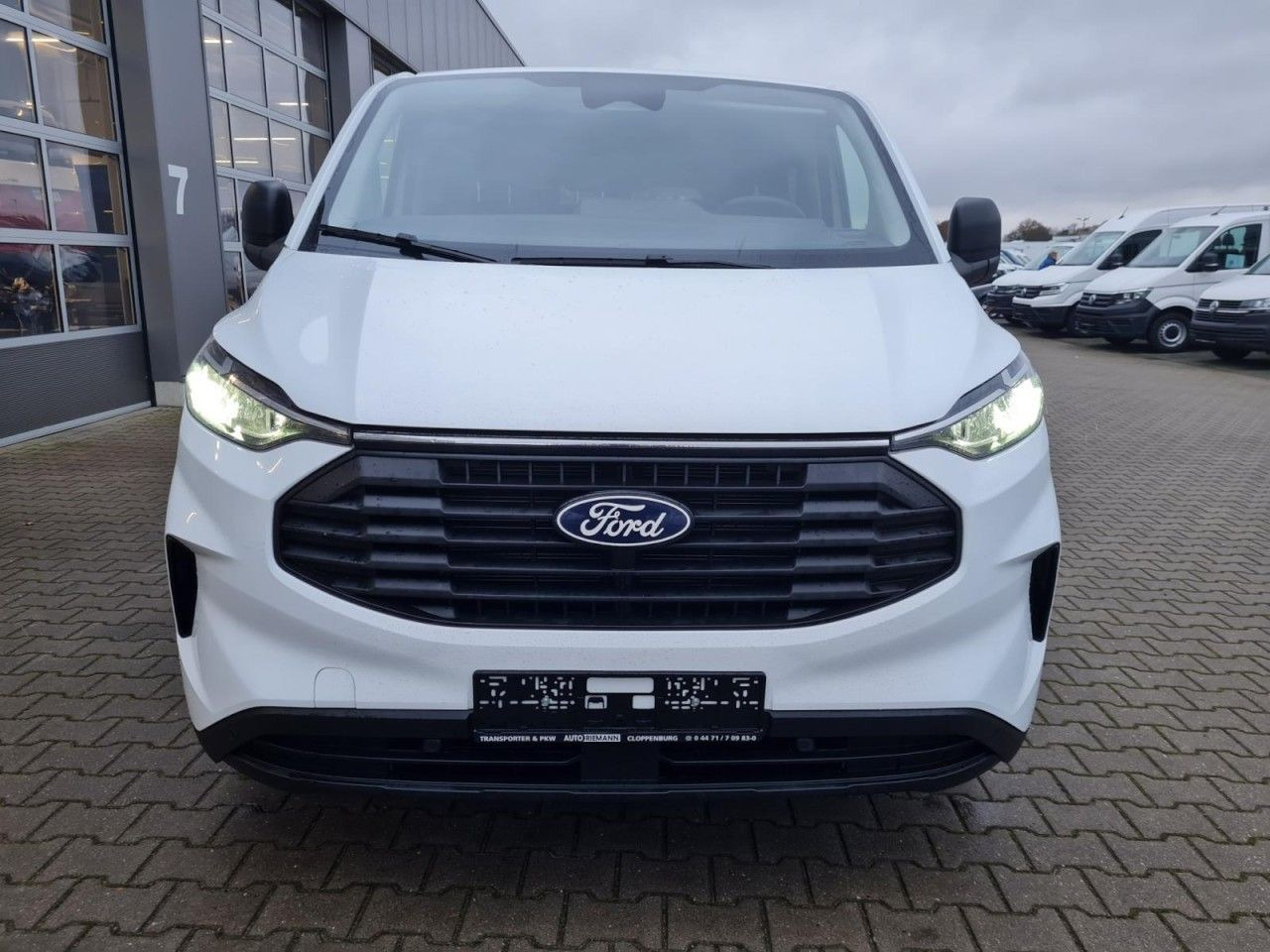 Ford Transit Custom Kombi 320 L2 Trend 9 Sitze KAMERA - Autó: 2 kép. Ford Transit Custom Kombi 320 L2 Trend 9 Sitze KAMERA - Autó: 2 kép.