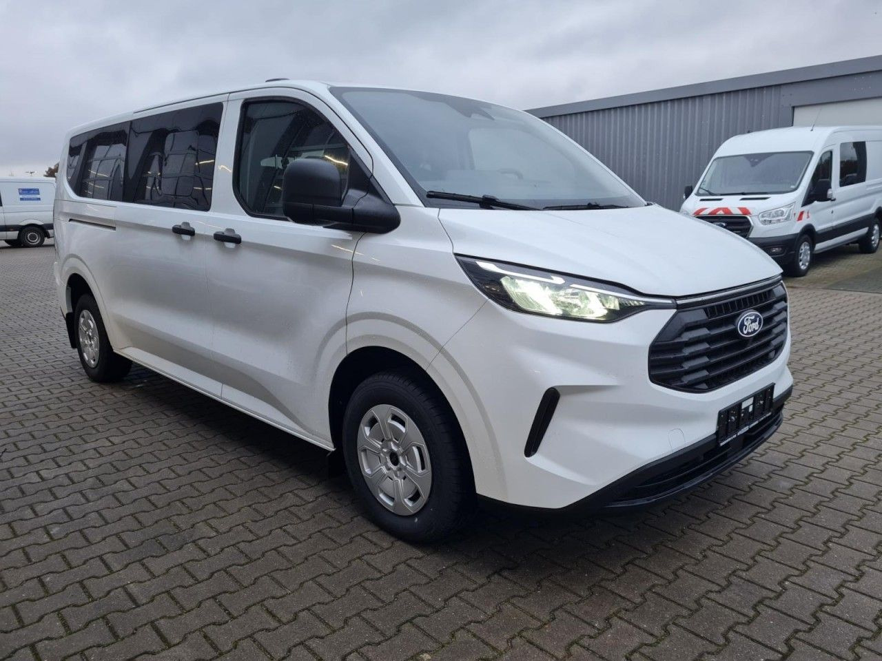 Ford Transit Custom Kombi 320 L2 Trend 9 Sitze KAMERA - Autó: 3 kép. Ford Transit Custom Kombi 320 L2 Trend 9 Sitze KAMERA - Autó: 3 kép.