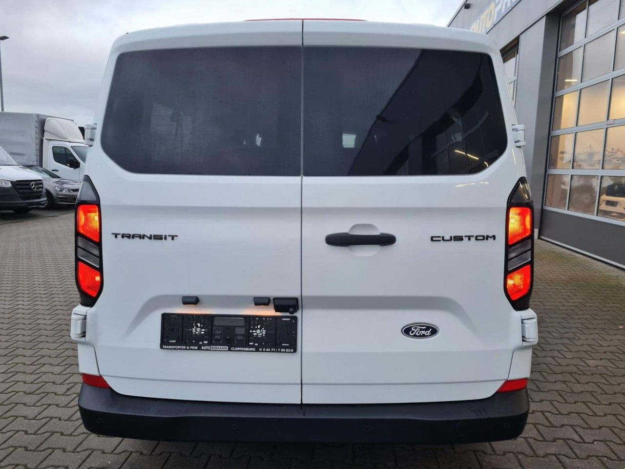 Autó Ford Transit Custom Kombi 320 L2 Trend 9 Sitze KAMERA: 17 kép.