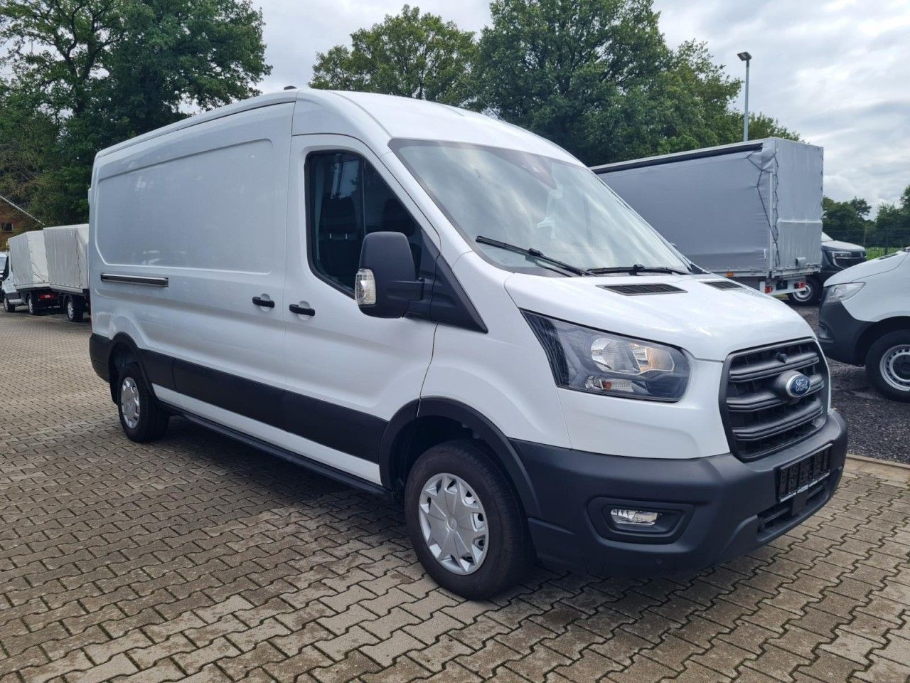 Ford Transit Kasten TDCi L3H2 Trend Klima, Tempomat - Kis furgon: 3 kép. Ford Transit Kasten TDCi L3H2 Trend Klima, Tempomat - Kis furgon: 3 kép.