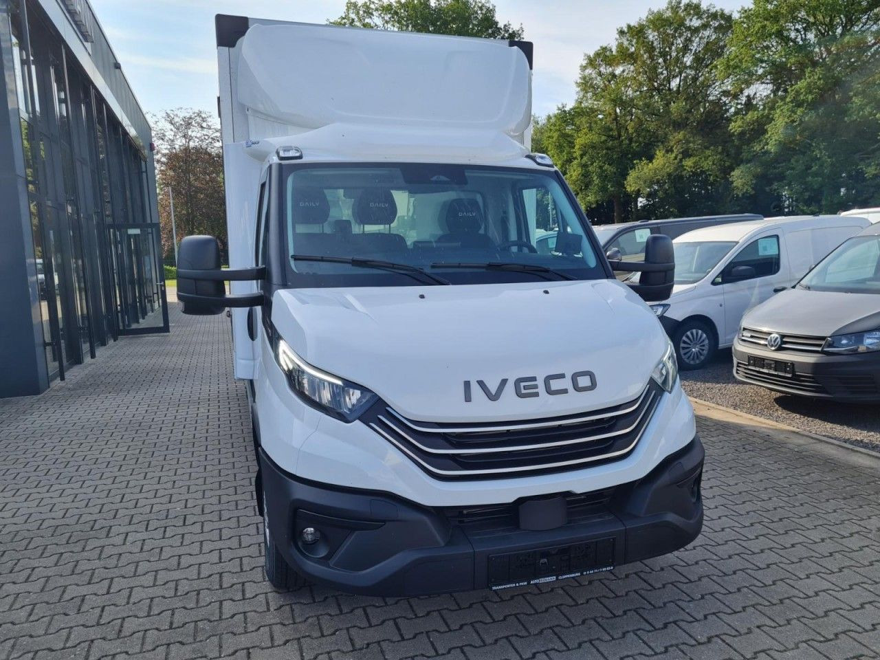Iveco Daily 35S18 3.0 Koffer Hi Matic LM KAMERA NAVI - Dobozos kisteherautó: 2 kép. Iveco Daily 35S18 3.0 Koffer Hi Matic LM KAMERA NAVI - Dobozos kisteherautó: 2 kép.