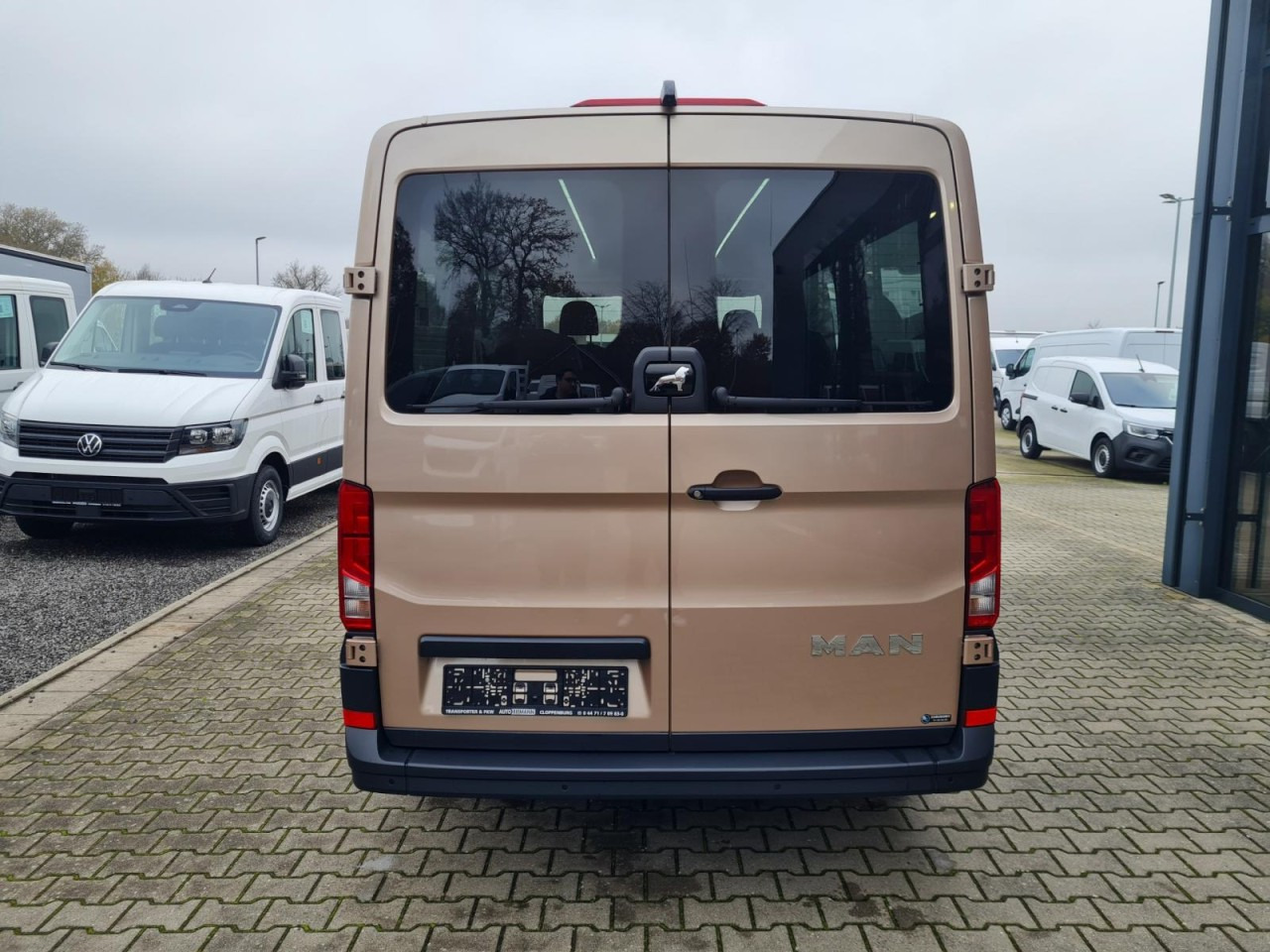 Man TGE 3.180 TDi Kombi 9 Sitze ALU KAMERA LED LEDER Sonderumbau - Minibusz, Kisbusz: 5 kép. Man TGE 3.180 TDi Kombi 9 Sitze ALU KAMERA LED LEDER Sonderumbau - Minibusz, Kisbusz: 5 kép.