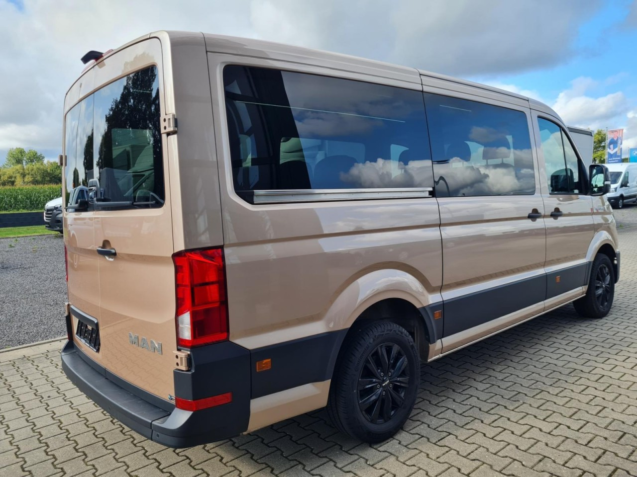 Man TGE 3.180 TDi Kombi 9 Sitze ALU KAMERA LED LEDER Sonderumbau - Minibusz, Kisbusz: 5 kép. Man TGE 3.180 TDi Kombi 9 Sitze ALU KAMERA LED LEDER Sonderumbau - Minibusz, Kisbusz: 5 kép.