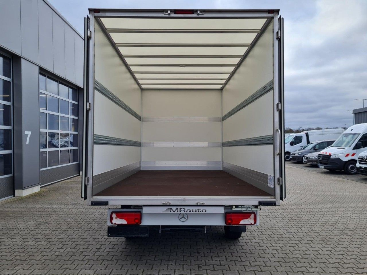 Mercedes-Benz Sprinter 315 CDi Koffer lang MBux, Klima - Dobozos kisteherautó: 5 kép. Mercedes-Benz Sprinter 315 CDi Koffer lang MBux, Klima - Dobozos kisteherautó: 5 kép.