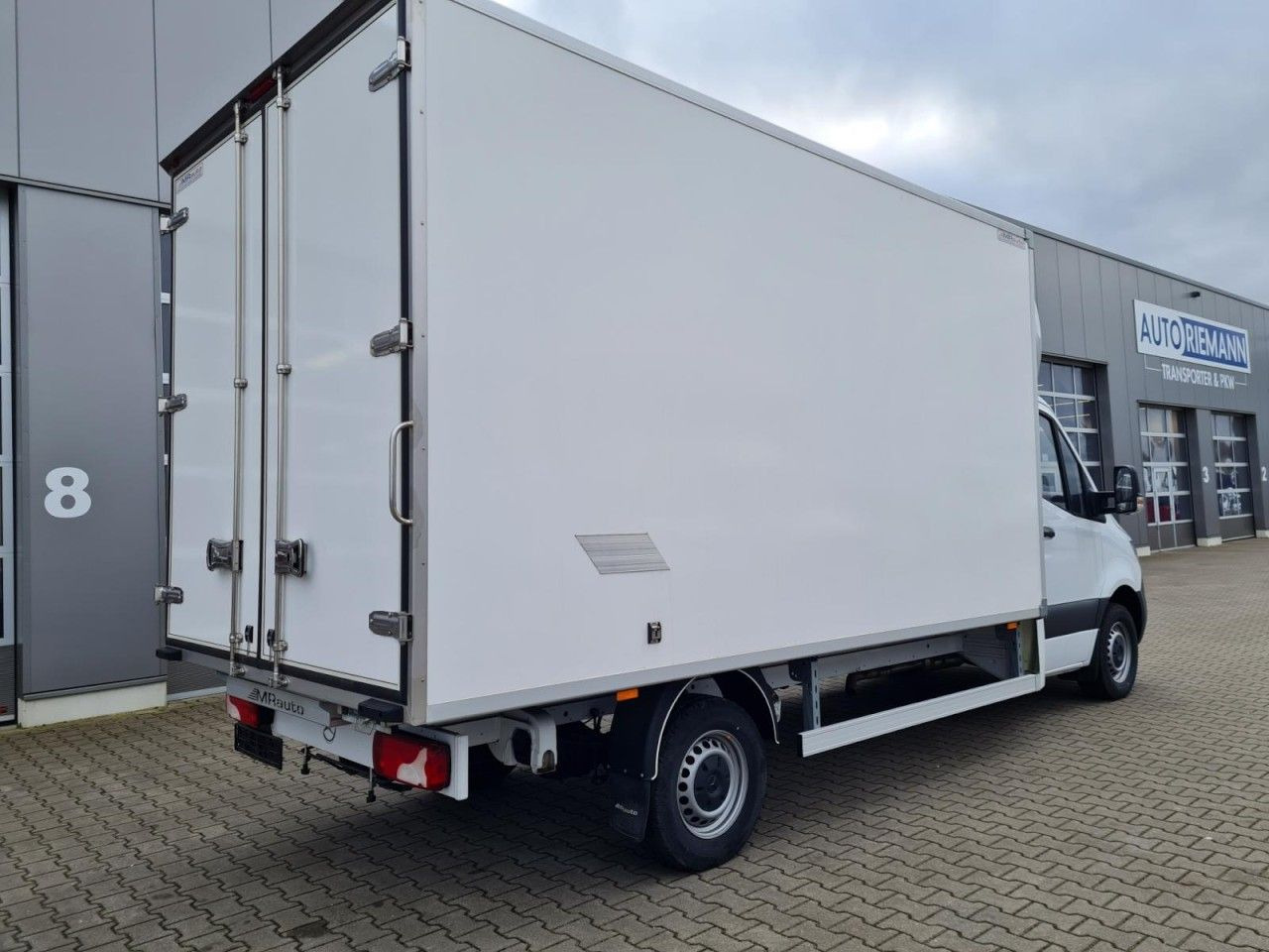 Mercedes-Benz Sprinter 315 Koffer lang MBux KLIMA NAVI TEMPOMA - Dobozos kisteherautó: 4 kép. Mercedes-Benz Sprinter 315 Koffer lang MBux KLIMA NAVI TEMPOMA - Dobozos kisteherautó: 4 kép.