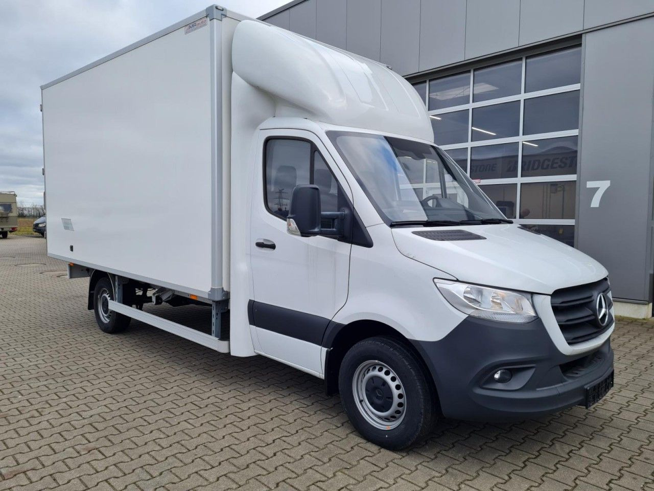 Mercedes-Benz Sprinter 315 Koffer lang MBux KLIMA NAVI TEMPOMA - Dobozos kisteherautó: 3 kép. Mercedes-Benz Sprinter 315 Koffer lang MBux KLIMA NAVI TEMPOMA - Dobozos kisteherautó: 3 kép.