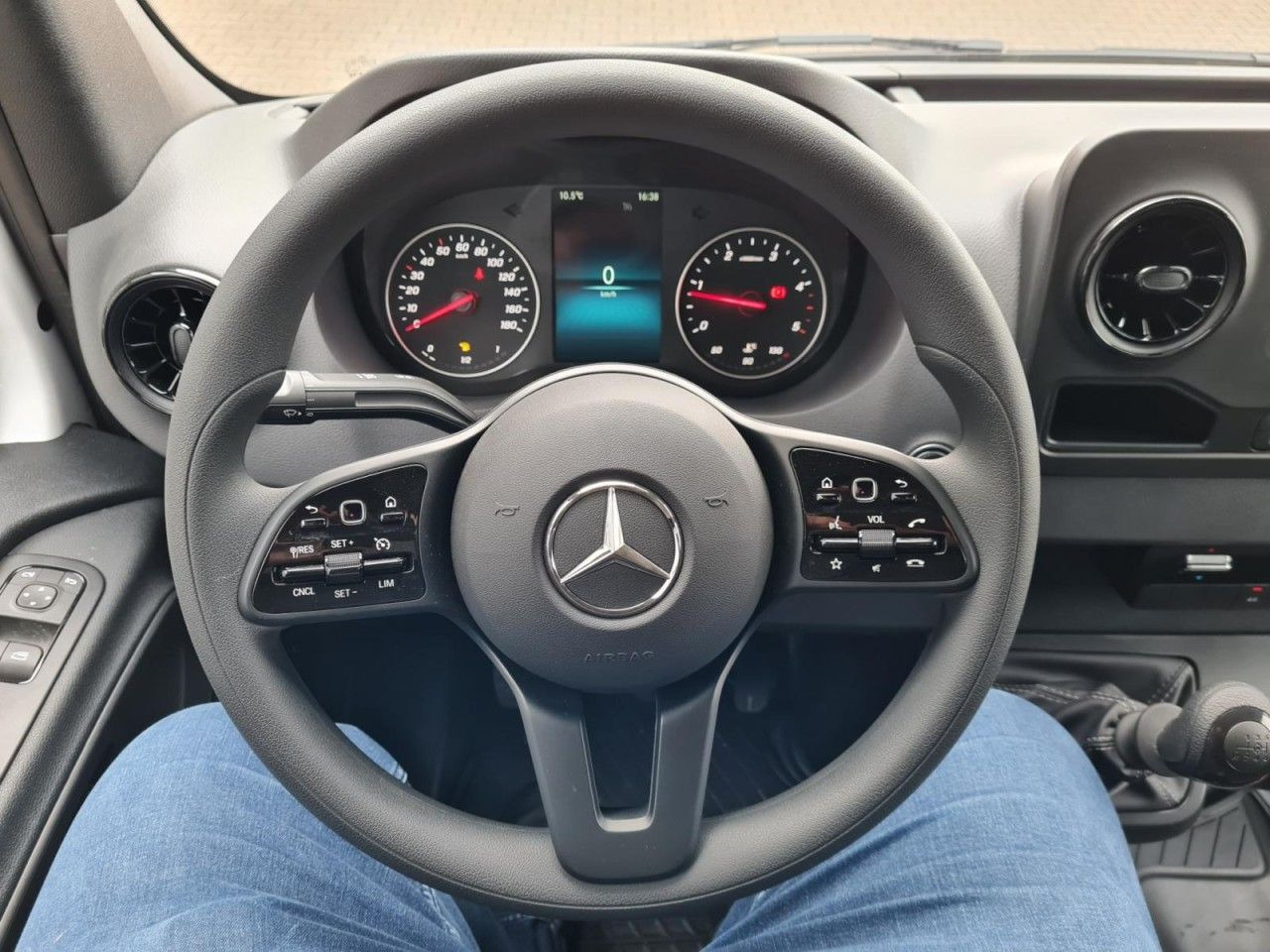 Dobozos kisteherautó Mercedes-Benz Sprinter 315 Koffer lang MBux KLIMA NAVI TEMPOMA: 8 kép.