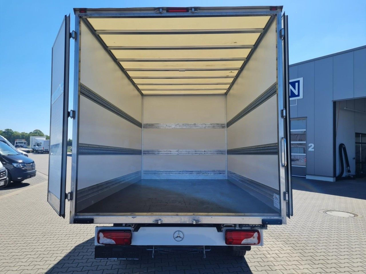 Mercedes-Benz Sprinter 315 Möbel Koffer RWD KLIMA KOMFORT TEMP - Dobozos kisteherautó: 5 kép. Mercedes-Benz Sprinter 315 Möbel Koffer RWD KLIMA KOMFORT TEMP - Dobozos kisteherautó: 5 kép.