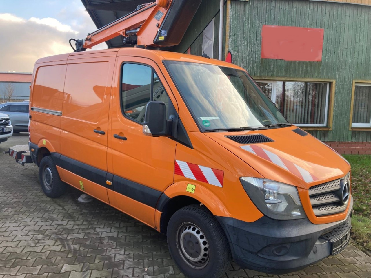 Mercedes-Benz Sprinter 316 CDI Kasten Hubarbeitsbühne KLIMA - Emelőkosaras teherautó: 2 kép. Mercedes-Benz Sprinter 316 CDI Kasten Hubarbeitsbühne KLIMA - Emelőkosaras teherautó: 2 kép.