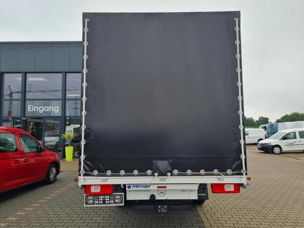 Mercedes-Benz Sprinter 317 AG Pritsche Schiebe Plane Schlafkab - Ponyvás kisteherautó: 5 kép. Mercedes-Benz Sprinter 317 AG Pritsche Schiebe Plane Schlafkab - Ponyvás kisteherautó: 5 kép.