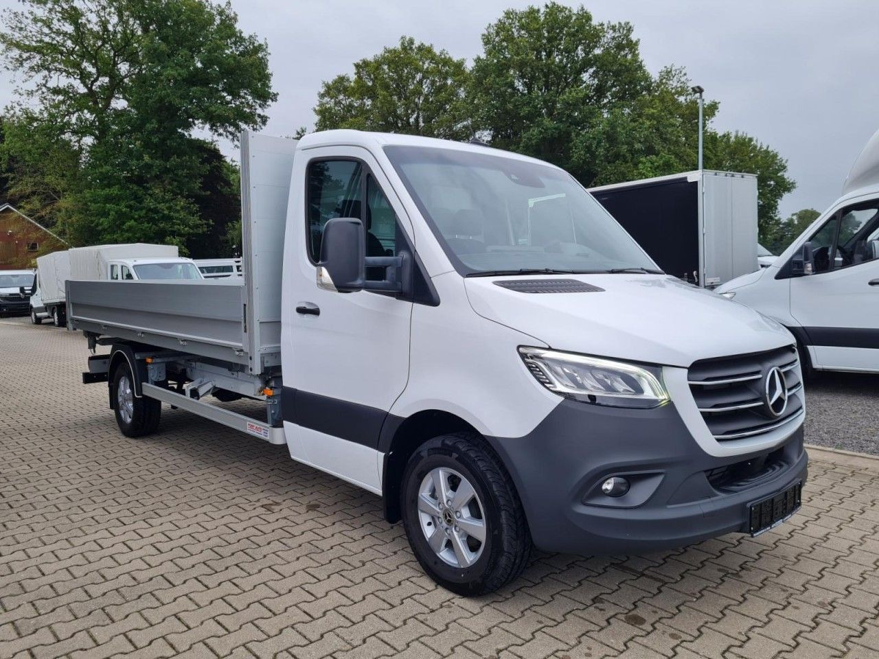 Mercedes-Benz Sprinter 317 CDI 3 Seiten kipper RWD AHK LED NAV - Billenőplatós kisteherautó: 5 kép. Mercedes-Benz Sprinter 317 CDI 3 Seiten kipper RWD AHK LED NAV - Billenőplatós kisteherautó: 5 kép.