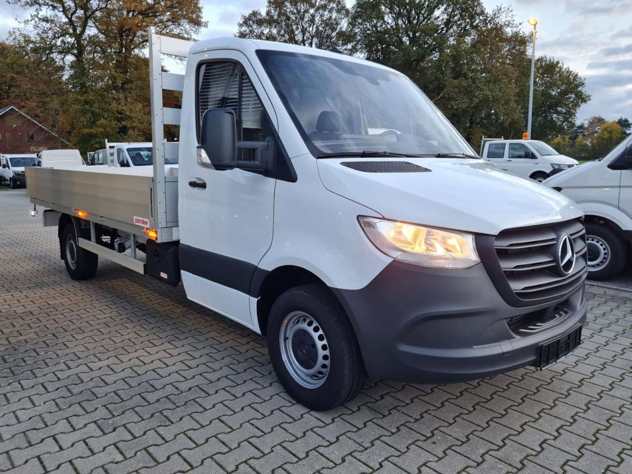 Mercedes-Benz Sprinter 317 CDI Pritsche L3 lang RWD KLIMA TEMPOMAT - Platós kisteherautó: 3 kép. Mercedes-Benz Sprinter 317 CDI Pritsche L3 lang RWD KLIMA TEMPOMAT - Platós kisteherautó: 3 kép.