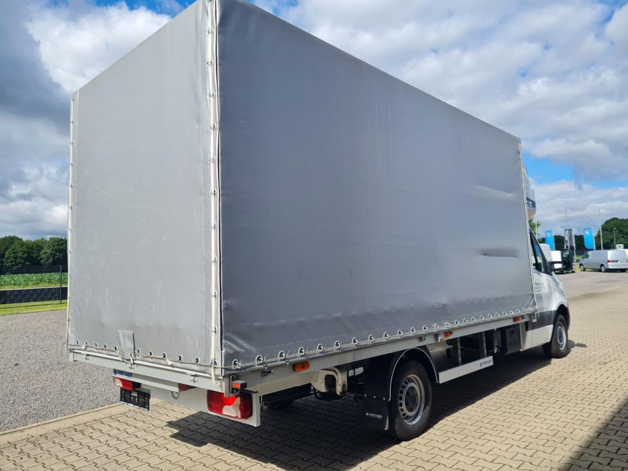Mercedes-Benz Sprinter 317 CDI Pritsche Plane Schlafkab. RWD - Ponyvás kisteherautó: 4 kép. Mercedes-Benz Sprinter 317 CDI Pritsche Plane Schlafkab. RWD - Ponyvás kisteherautó: 4 kép.