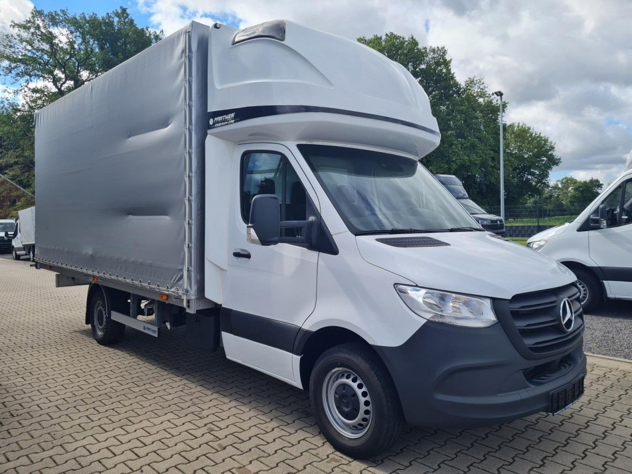 Mercedes-Benz Sprinter 317 CDI Pritsche Plane Schlafkab. RWD - Ponyvás kisteherautó: 3 kép. Mercedes-Benz Sprinter 317 CDI Pritsche Plane Schlafkab. RWD - Ponyvás kisteherautó: 3 kép.