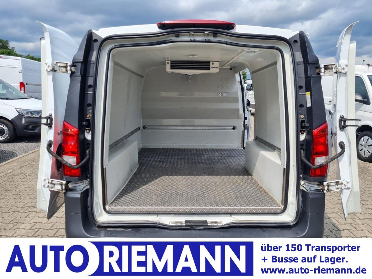 Mercedes-Benz Vito 116 Cdi Kühlkasten lang Stand/Fahrkühl HEIZ - Hűtős kisteherautó: 1 kép. Mercedes-Benz Vito 116 Cdi Kühlkasten lang Stand/Fahrkühl HEIZ - Hűtős kisteherautó: 1 kép.