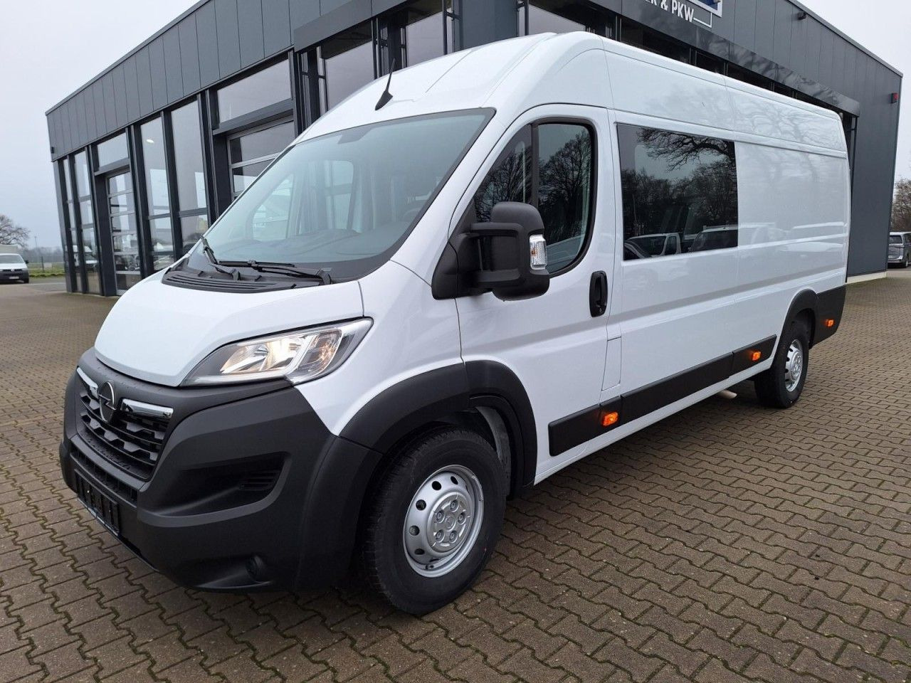 Opel Movano 35 Kasten L4 Doka 6-Sitze verstärkt PDC T - Furgon, Duplakabinos kisteherautó: 3 kép. Opel Movano 35 Kasten L4 Doka 6-Sitze verstärkt PDC T - Furgon, Duplakabinos kisteherautó: 3 kép.