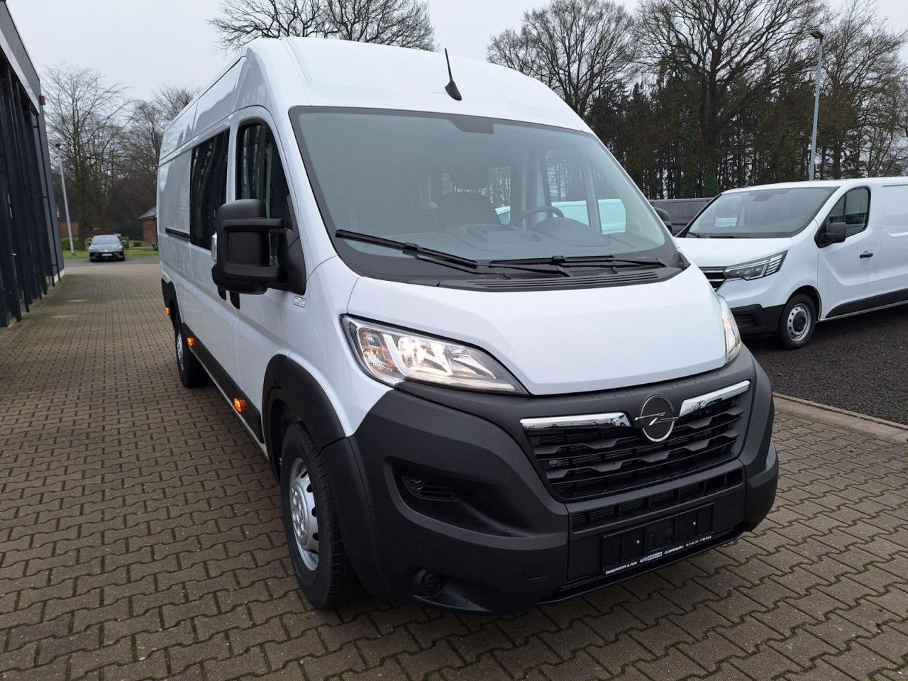 Opel Movano 35 Kasten L4 Doka 6-Sitze verstärkt PDC T - Furgon, Duplakabinos kisteherautó: 2 kép. Opel Movano 35 Kasten L4 Doka 6-Sitze verstärkt PDC T - Furgon, Duplakabinos kisteherautó: 2 kép.