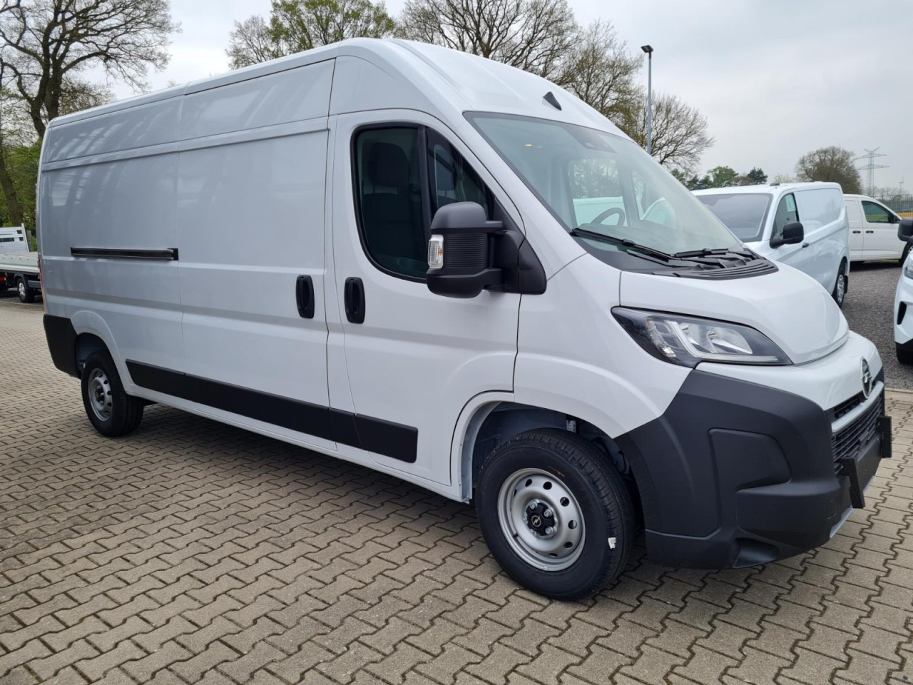 Opel Movano Kasten 2.2 HDI 180 L3H2 Klima NAVI TEMPOMAT - Furgon: 5 kép. Opel Movano Kasten 2.2 HDI 180 L3H2 Klima NAVI TEMPOMAT - Furgon: 5 kép.