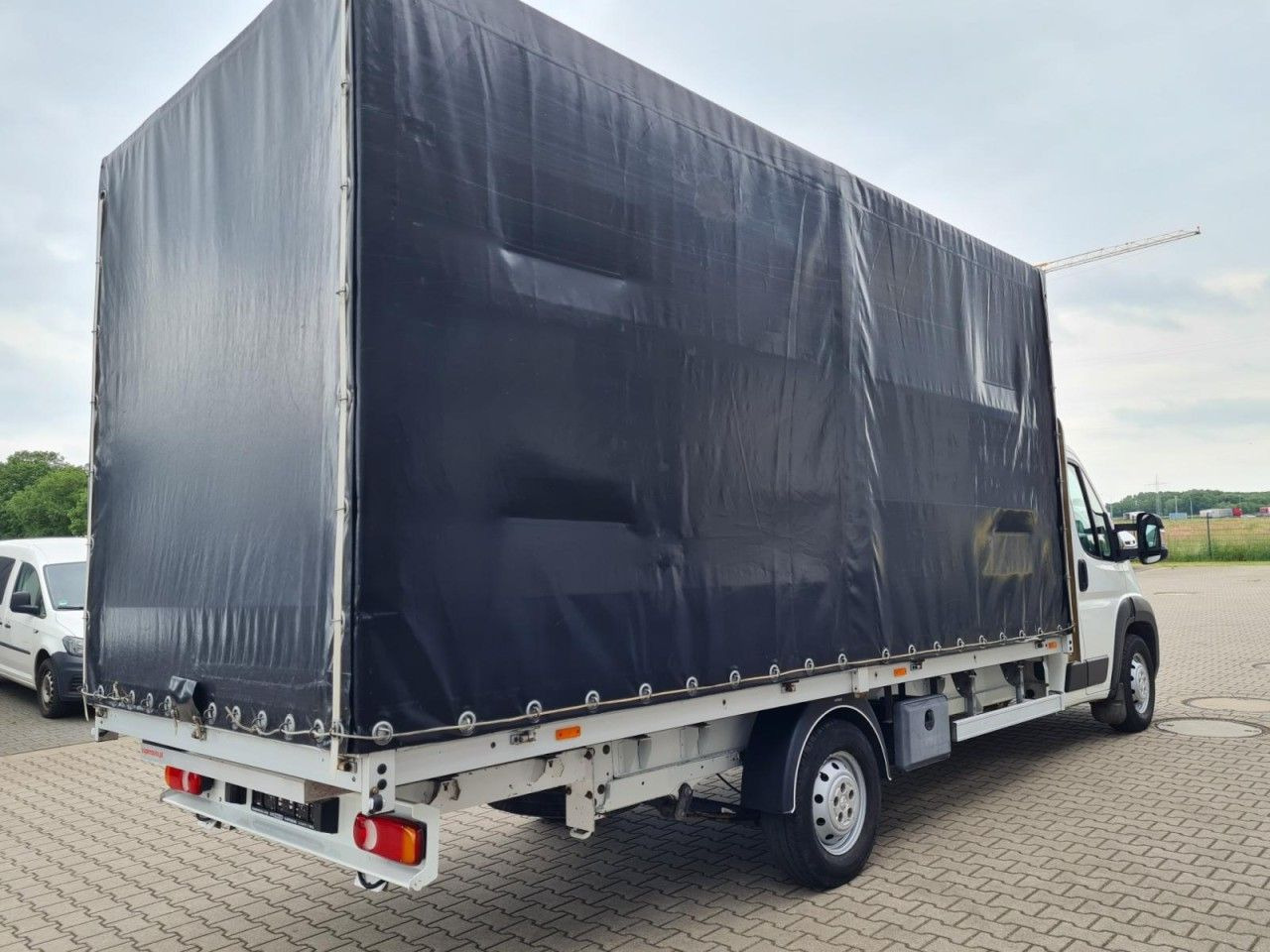 Peugeot Boxer 3,5t Pritsche Plane 2.2 HDi L4 435 - Ponyvás kisteherautó: 5 kép. Peugeot Boxer 3,5t Pritsche Plane 2.2 HDi L4 435 - Ponyvás kisteherautó: 5 kép.