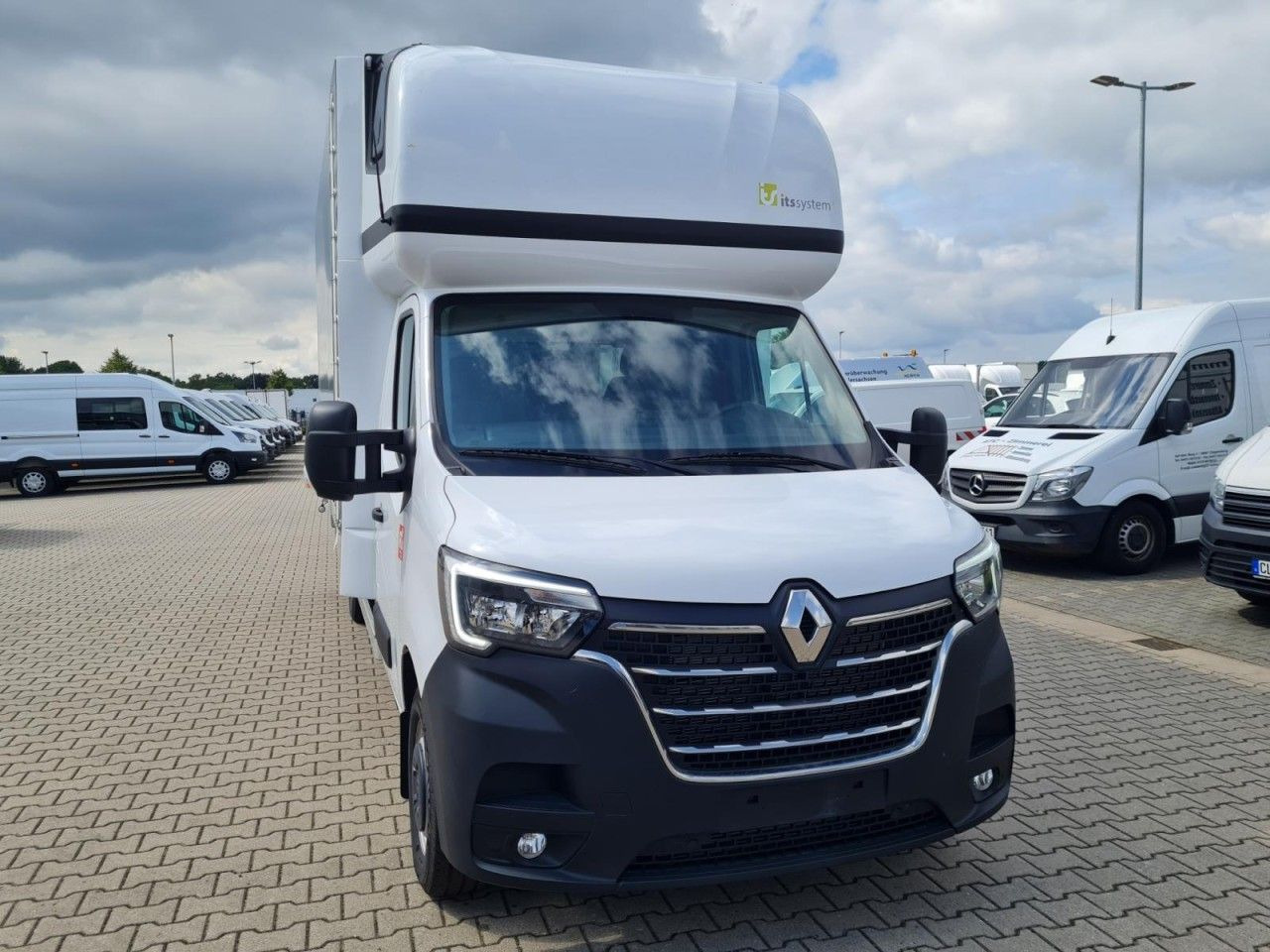 Renault Master 3,5 Pritsche Schiebe Plane Schlafkab. - Ponyvás kisteherautó: 2 kép. Renault Master 3,5 Pritsche Schiebe Plane Schlafkab. - Ponyvás kisteherautó: 2 kép.