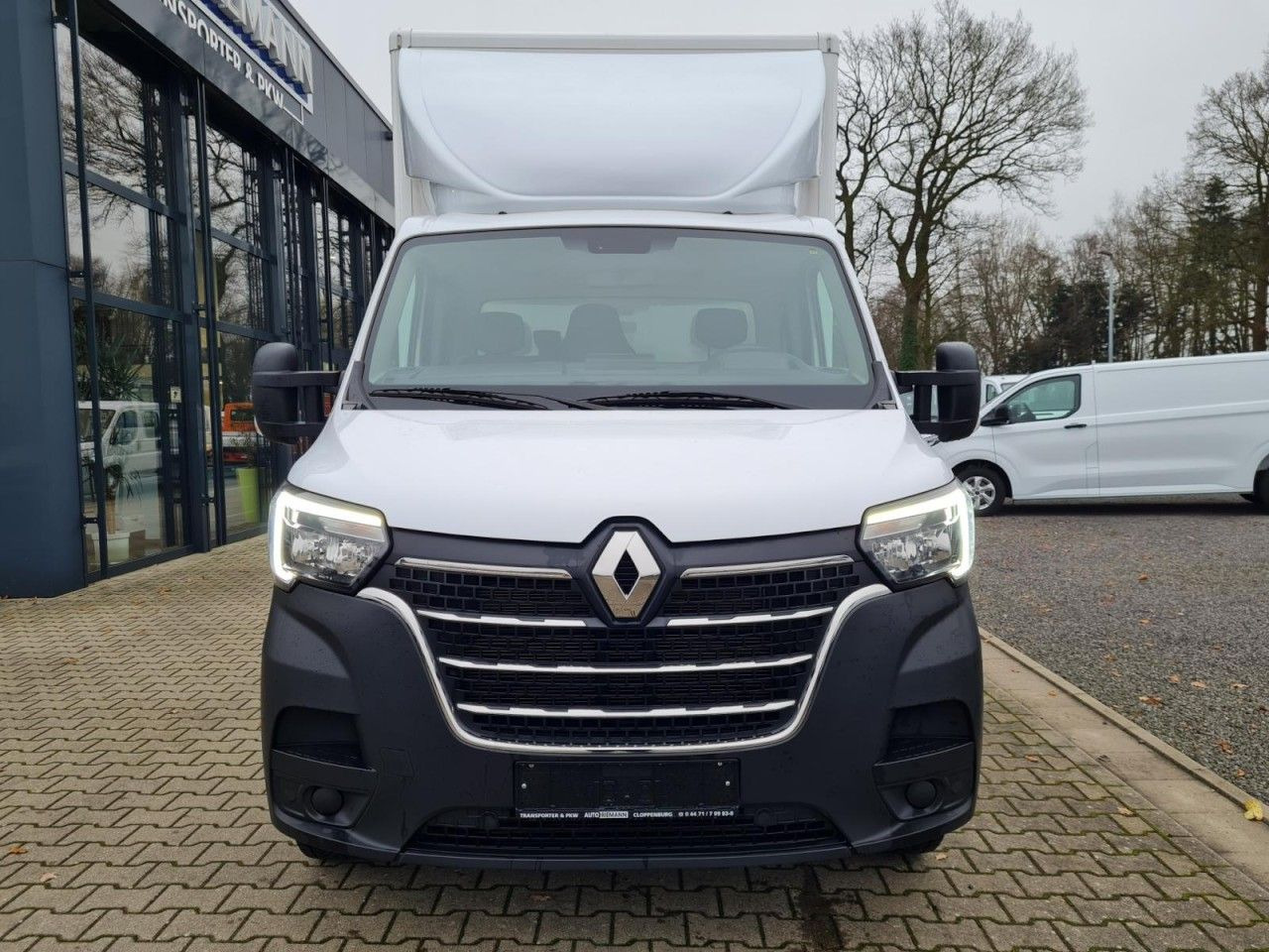 Renault Master 3,5t Koffer dCi 165 mit 10 Pal. Plätze - Dobozos kisteherautó: 3 kép. Renault Master 3,5t Koffer dCi 165 mit 10 Pal. Plätze - Dobozos kisteherautó: 3 kép.