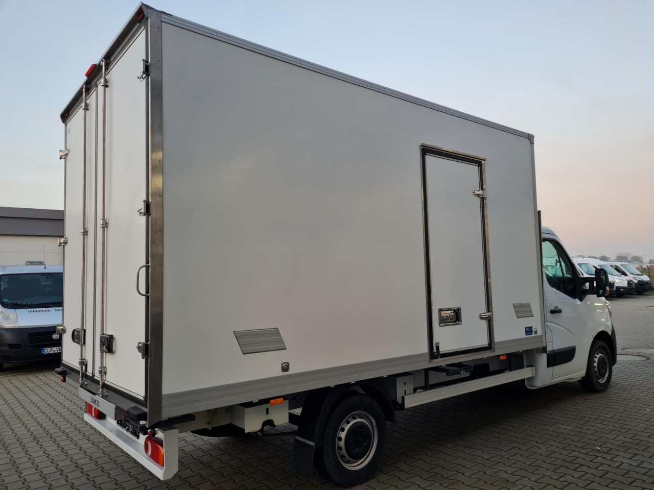 Renault Master 3.5t Möbel Koffer KLIMA LUFTFEDERUNG TEMPOMAT - Dobozos kisteherautó: 4 kép. Renault Master 3.5t Möbel Koffer KLIMA LUFTFEDERUNG TEMPOMAT - Dobozos kisteherautó: 4 kép.