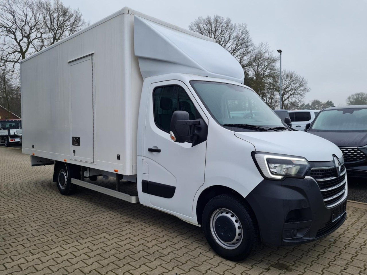 Renault Master 3.5t Möbel Koffer mit 10 Pal. Plätze TEMPOMAT - Dobozos kisteherautó: 3 kép. Renault Master 3.5t Möbel Koffer mit 10 Pal. Plätze TEMPOMAT - Dobozos kisteherautó: 3 kép.