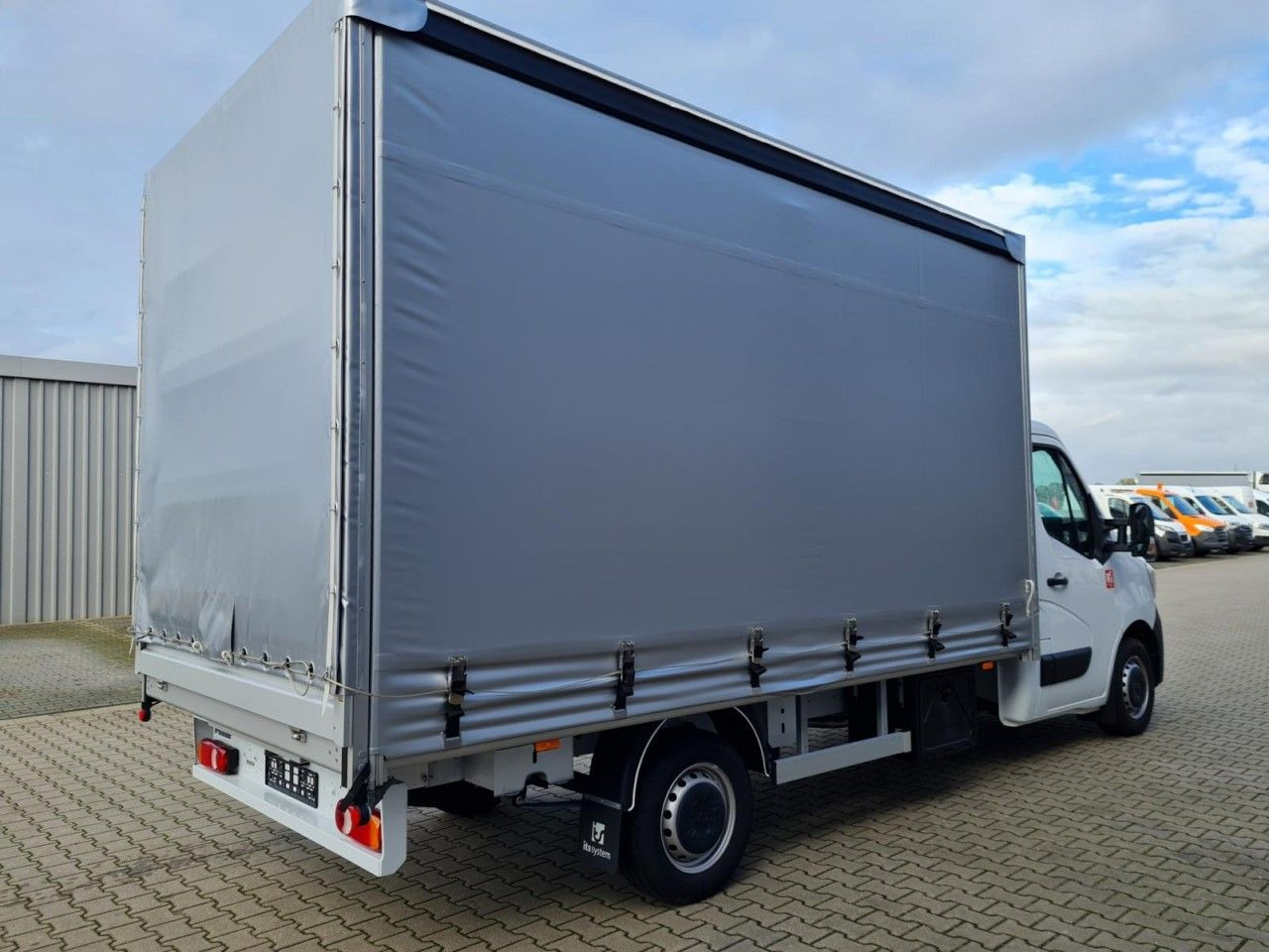 Renault Master 3,5t Pritsche Schiebe Plane ERGO KLIMA TE - Ponyvás kisteherautó: 2 kép. Renault Master 3,5t Pritsche Schiebe Plane ERGO KLIMA TE - Ponyvás kisteherautó: 2 kép.