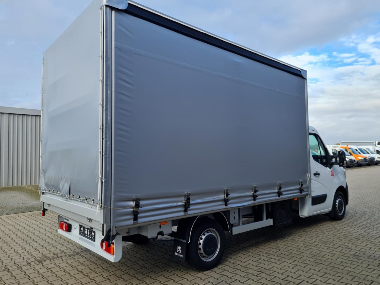 Renault Master 3,5t Pritsche Schiebe Plane ERGO KLIMA TEMPO - Ponyvás kisteherautó: 2 kép. Renault Master 3,5t Pritsche Schiebe Plane ERGO KLIMA TEMPO - Ponyvás kisteherautó: 2 kép.