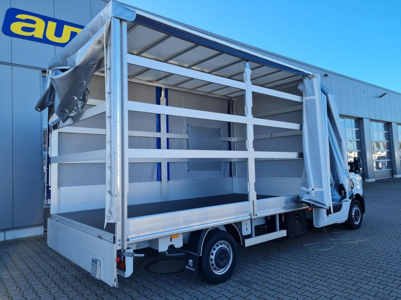 Renault Master 3,5t Pritsche Schiebe Plane ERGO TEMPOMAT - Ponyvás kisteherautó: 4 kép. Renault Master 3,5t Pritsche Schiebe Plane ERGO TEMPOMAT - Ponyvás kisteherautó: 4 kép.