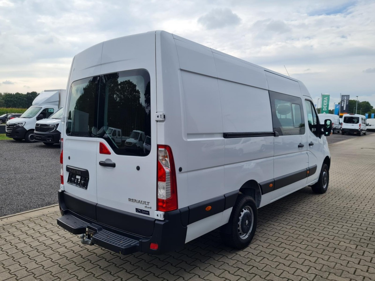 Renault Master 35 Kasten LR Doka 6-Sitze 4x4 Allrad AHK KLIMA PDC - Furgon, Duplakabinos kisteherautó: 4 kép. Renault Master 35 Kasten LR Doka 6-Sitze 4x4 Allrad AHK KLIMA PDC - Furgon, Duplakabinos kisteherautó: 4 kép.