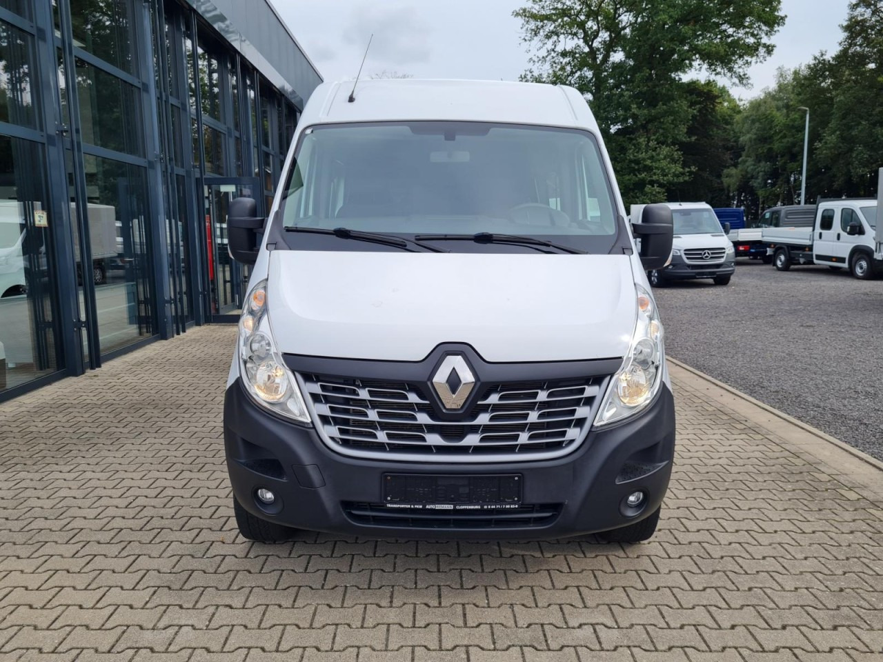 Renault Master 35 Kasten LR Doka 6-Sitze 4x4 Allrad AHK KLIMA PDC - Furgon, Duplakabinos kisteherautó: 2 kép. Renault Master 35 Kasten LR Doka 6-Sitze 4x4 Allrad AHK KLIMA PDC - Furgon, Duplakabinos kisteherautó: 2 kép.