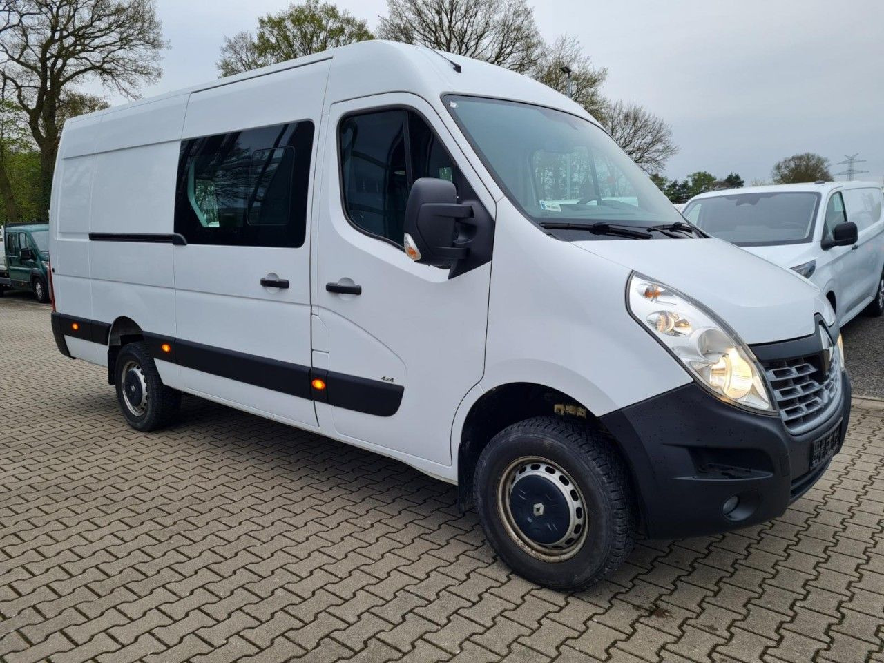 Renault Master 35 Kasten LR Doka 6-Sitze 4x4 Allrad AHK - Furgon, Duplakabinos kisteherautó: 3 kép. Renault Master 35 Kasten LR Doka 6-Sitze 4x4 Allrad AHK - Furgon, Duplakabinos kisteherautó: 3 kép.