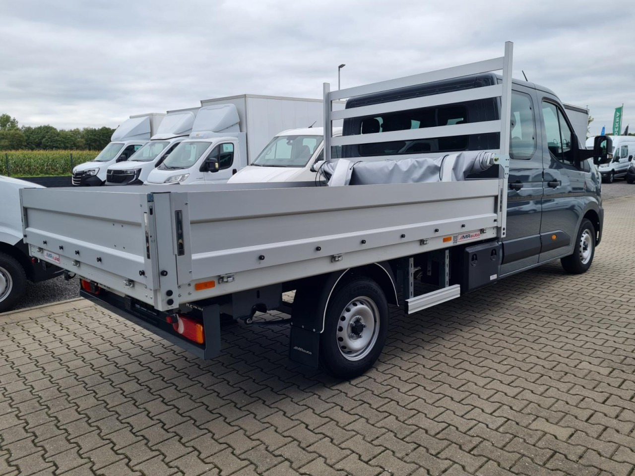 Renault Master 35 New Doka lang L3 AG Klima Komfort Tempomat - Platós kisteherautó, Duplakabinos kisteherautó: 4 kép. Renault Master 35 New Doka lang L3 AG Klima Komfort Tempomat - Platós kisteherautó, Duplakabinos kisteherautó: 4 kép.