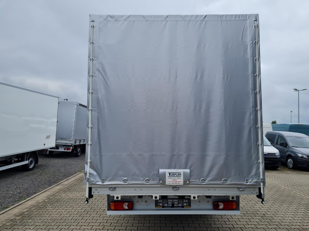 Renault Master 35 Pritsche Schiebe Plane Schlafkab 10 PAL LUFTFEDER - Ponyvás kisteherautó: 5 kép. Renault Master 35 Pritsche Schiebe Plane Schlafkab 10 PAL LUFTFEDER - Ponyvás kisteherautó: 5 kép.