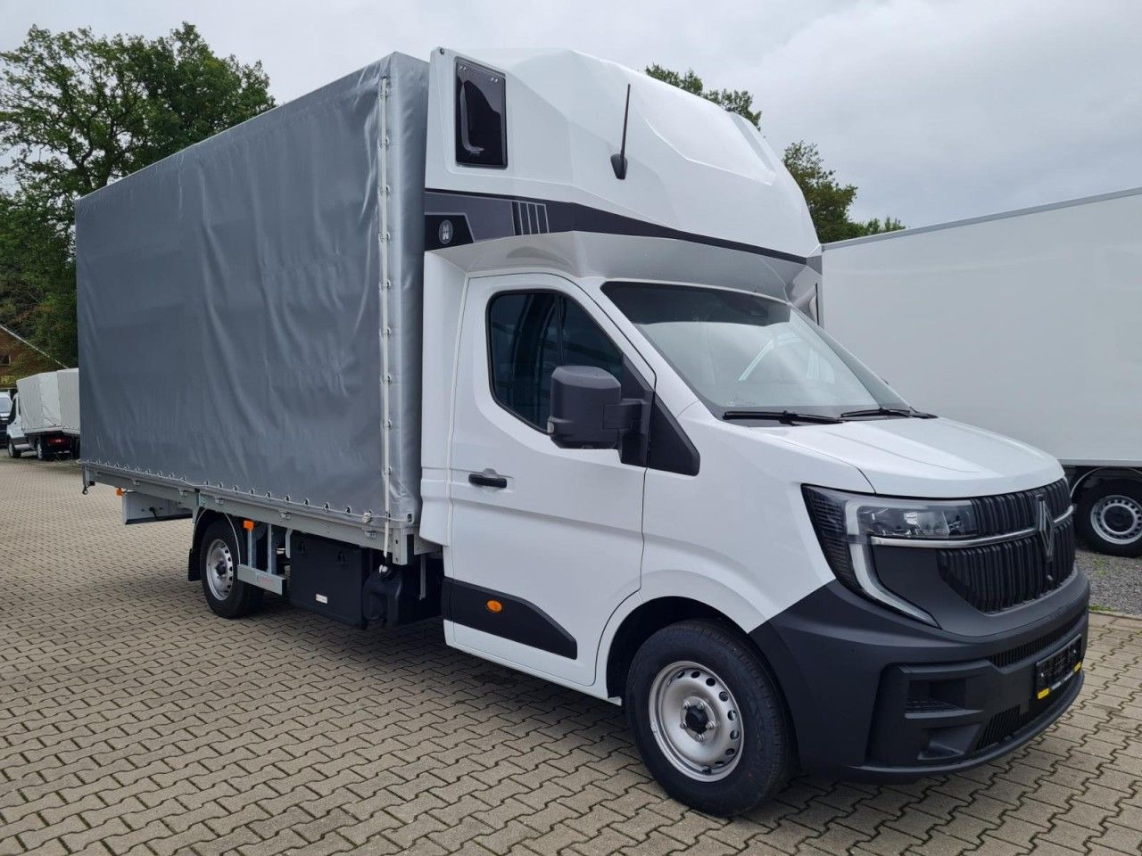Renault Master 35 Pritsche Schiebe Plane Schlafkab Luftf - Ponyvás kisteherautó: 3 kép. Renault Master 35 Pritsche Schiebe Plane Schlafkab Luftf - Ponyvás kisteherautó: 3 kép.