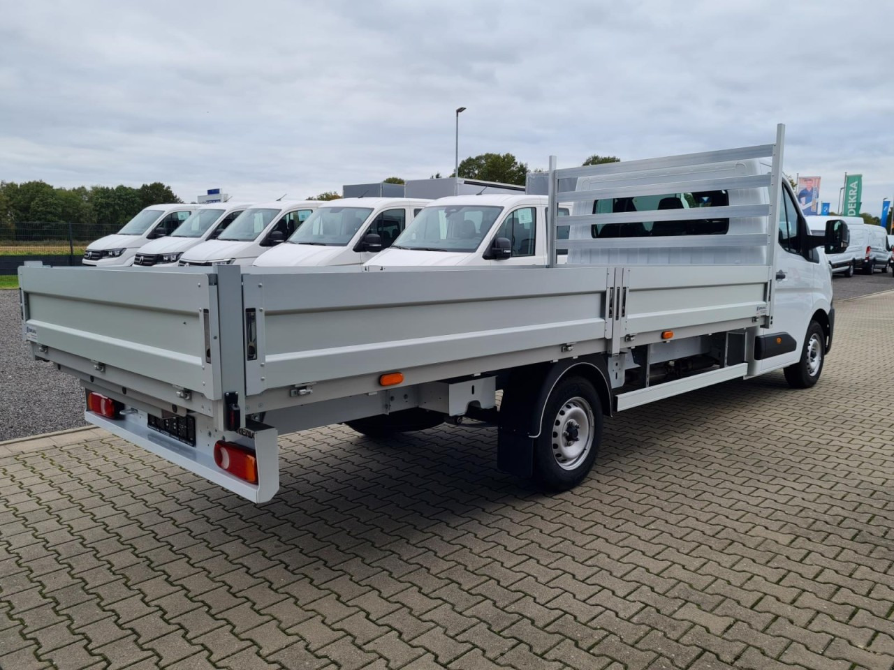 Renault Master 35 Pritsche extra lang 4.85 m KLIMA TEMPOMAT - Platós kisteherautó: 4 kép. Renault Master 35 Pritsche extra lang 4.85 m KLIMA TEMPOMAT - Platós kisteherautó: 4 kép.