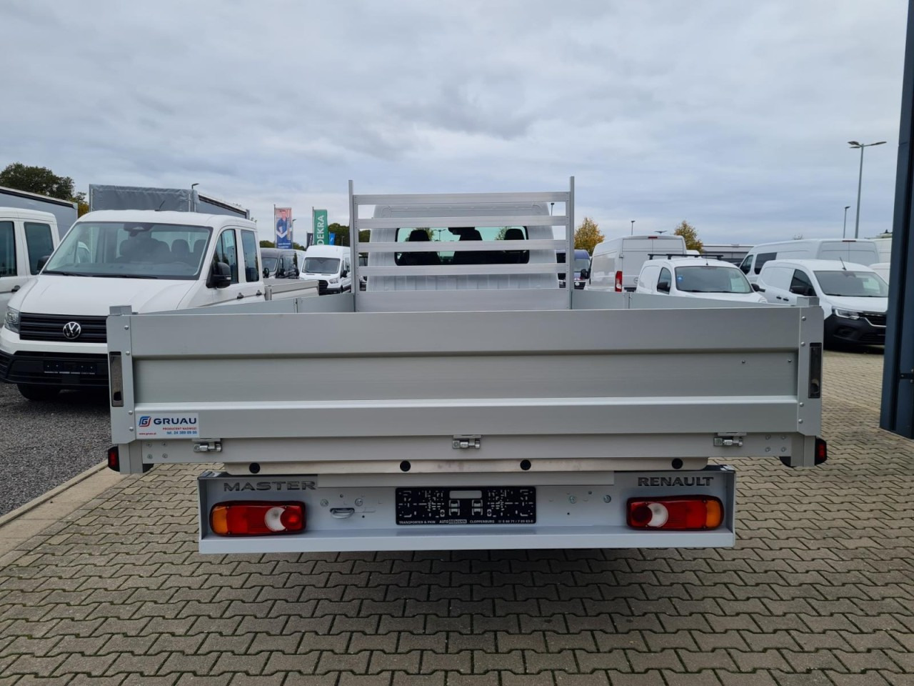 Renault Master 35 Pritsche extra lang 4.85 m KLIMA TEMPOMAT - Platós kisteherautó: 5 kép. Renault Master 35 Pritsche extra lang 4.85 m KLIMA TEMPOMAT - Platós kisteherautó: 5 kép.