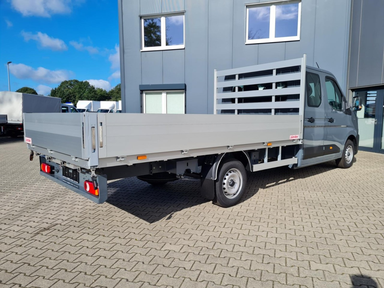 Renault Master New 35 Doka L3 lang KLIMA KOMFORT TEMPOMAT - Platós kisteherautó, Duplakabinos kisteherautó: 4 kép. Renault Master New 35 Doka L3 lang KLIMA KOMFORT TEMPOMAT - Platós kisteherautó, Duplakabinos kisteherautó: 4 kép.