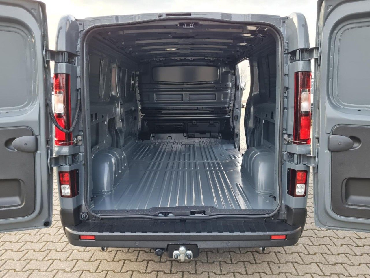 Renault Trafic Kasten 3,0t L2 LED AHK KLIMA PDC TEMPOMAT - Kis furgon: 5 kép. Renault Trafic Kasten 3,0t L2 LED AHK KLIMA PDC TEMPOMAT - Kis furgon: 5 kép.
