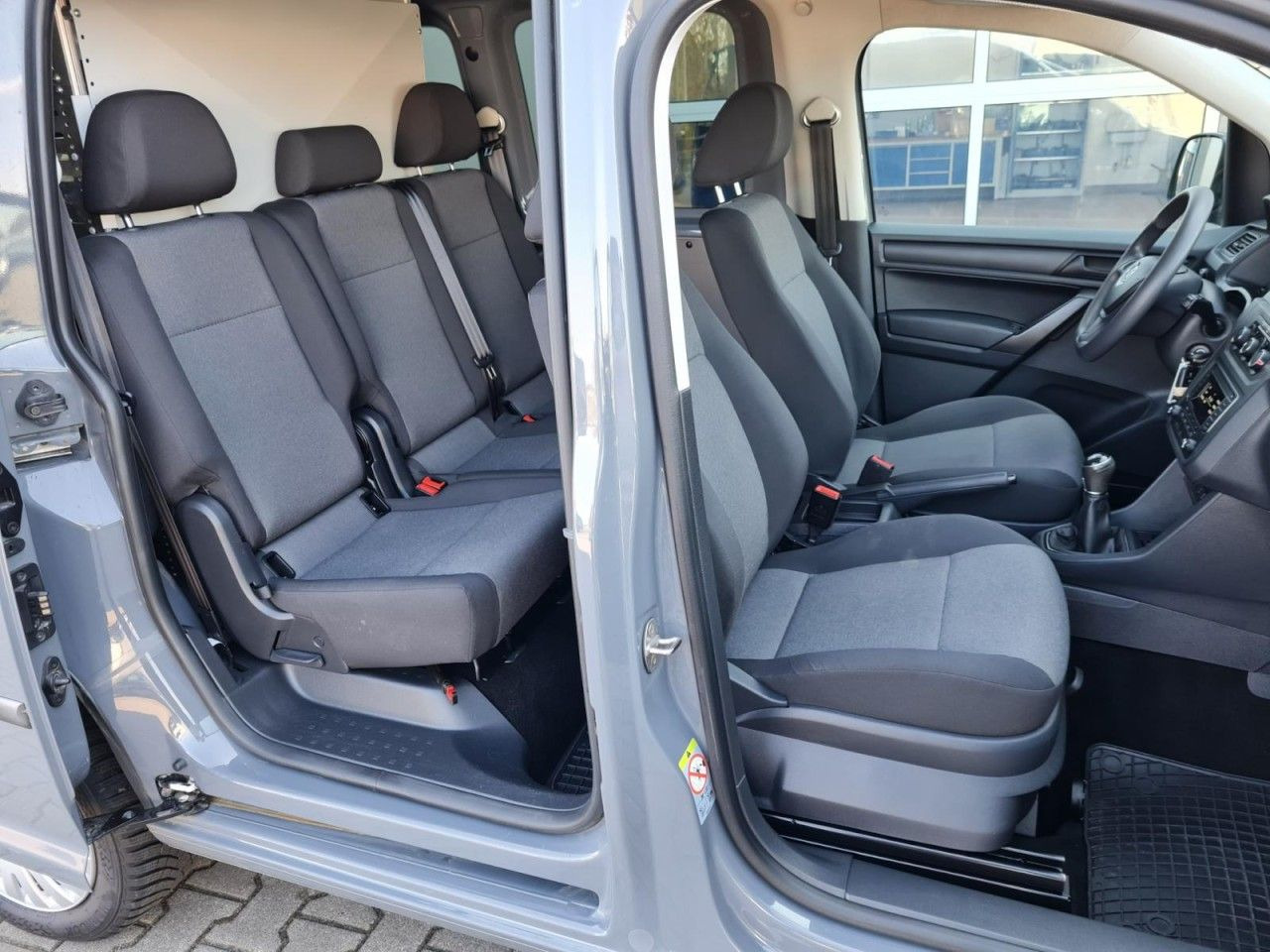 Volkswagen Caddy 4Motion 2.0 TDI Kombi (EURO 6d-TEMP) - Autó: 4 kép. Volkswagen Caddy 4Motion 2.0 TDI Kombi (EURO 6d-TEMP) - Autó: 4 kép.