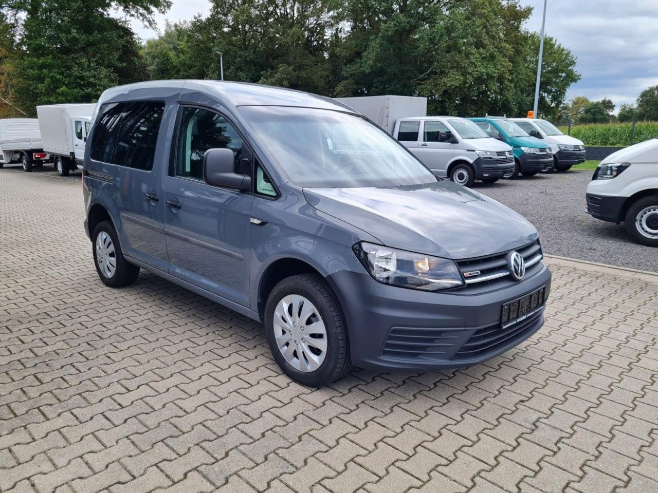 Volkswagen Caddy Kombi 4Motion TDi 5-Sitze KLIMA STHZ TEMPO - Kisbusz: 3 kép. Volkswagen Caddy Kombi 4Motion TDi 5-Sitze KLIMA STHZ TEMPO - Kisbusz: 3 kép.