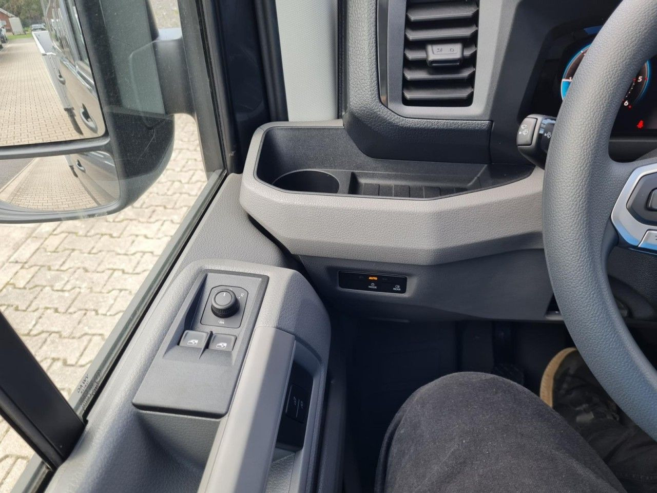 Platós kisteherautó Volkswagen Crafter 35 DOKA 7-Sitze Maxi L4 KLIMA TEMPOMAT: 18 kép.