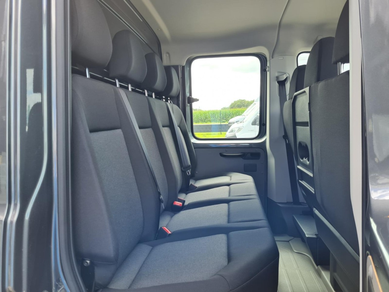 Volkswagen Crafter 35 DOKA 7-Sitze Maxi L4 KLIMA TEMPOMAT - Platós kisteherautó, Duplakabinos kisteherautó: 4 kép. Volkswagen Crafter 35 DOKA 7-Sitze Maxi L4 KLIMA TEMPOMAT - Platós kisteherautó, Duplakabinos kisteherautó: 4 kép.