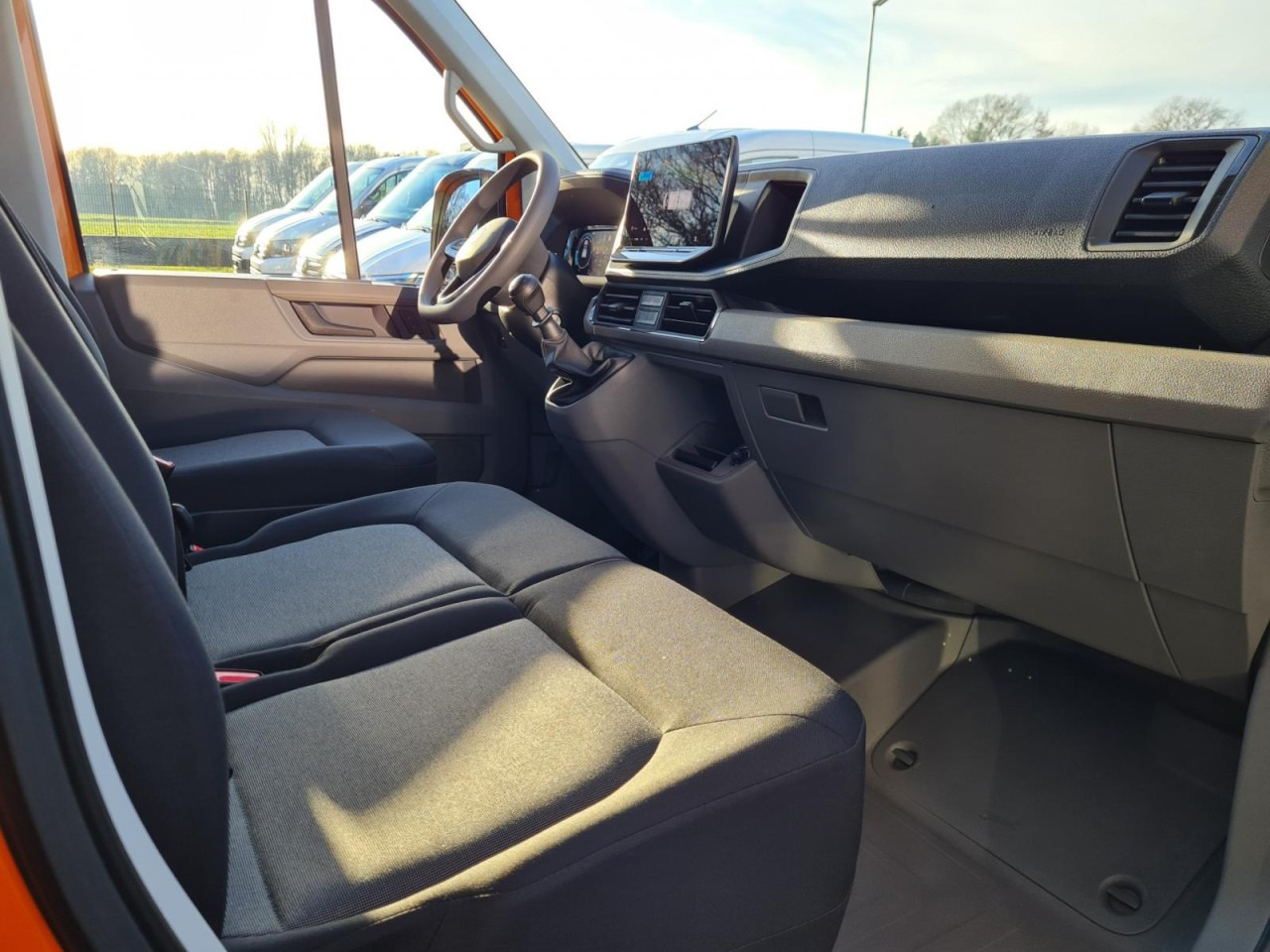 Platós kisteherautó, Duplakabinos kisteherautó Volkswagen Crafter 35 Doka 7-Sitze MR AHK KLIMA PDC TEMPOMAT: 12 kép. Platós kisteherautó, Duplakabinos kisteherautó Volkswagen Crafter 35 Doka 7-Sitze MR AHK KLIMA PDC TEMPOMAT: 12 kép.