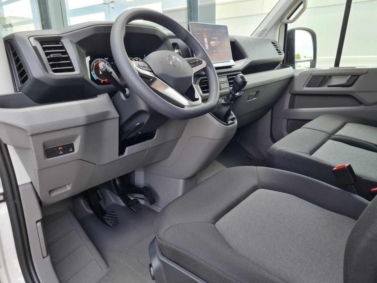 Volkswagen Crafter 35 Doka TDI MR LED KLIMA - Platós kisteherautó, Duplakabinos kisteherautó: 4 kép. Volkswagen Crafter 35 Doka TDI MR LED KLIMA - Platós kisteherautó, Duplakabinos kisteherautó: 4 kép.