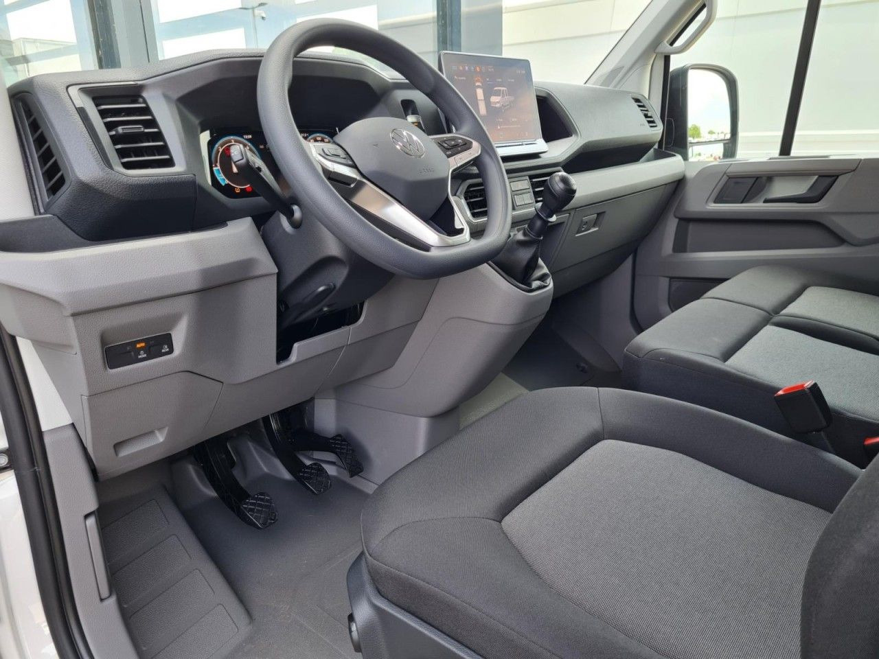Volkswagen Crafter 35 Doka TDI MR LED KLIMA - Platós kisteherautó, Duplakabinos kisteherautó: 4 kép. Volkswagen Crafter 35 Doka TDI MR LED KLIMA - Platós kisteherautó, Duplakabinos kisteherautó: 4 kép.